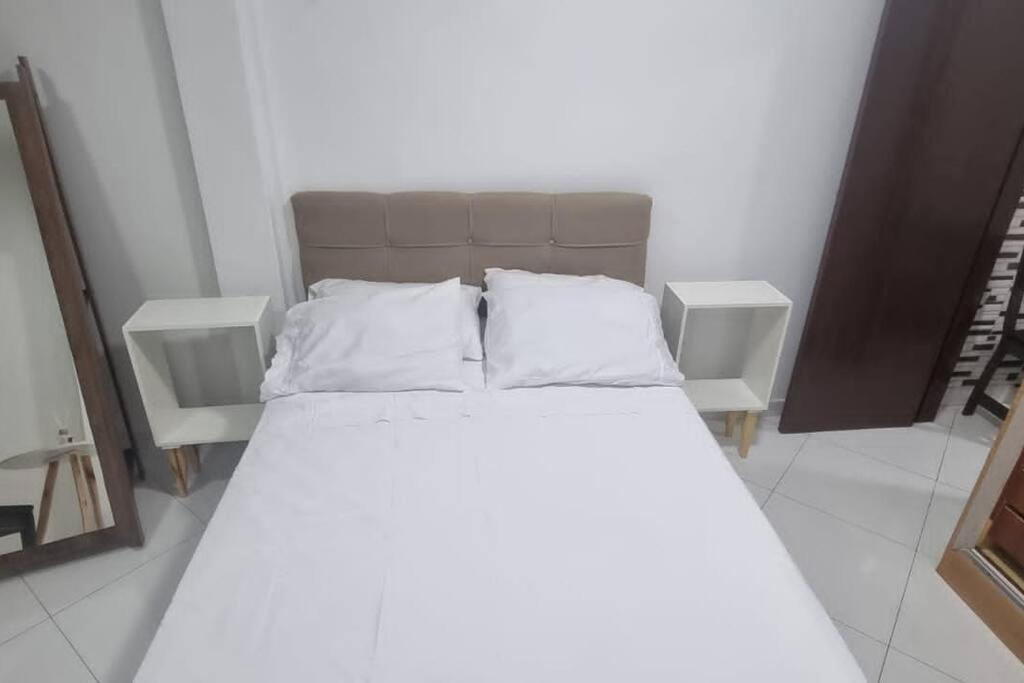 Quarto E Sala A Uma Quadra Da Praia Copacabana Posto 02 Rio de Janeiro Exterior photo